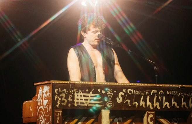 Sánh vai cùng Charlie Puth chinh phục thế giới, cộng hưởng cho cảm xúc thăng hoa bất tận sẽ là các ngôi sao đình đám, đang được yêu thích nhất tại Việt Nam.