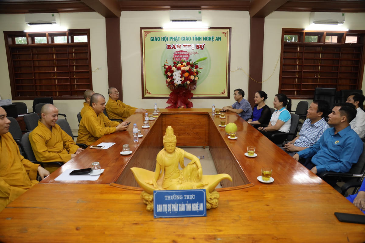 Quang cảnh buổi chúc mừng. Ảnh: Điền Bắc.