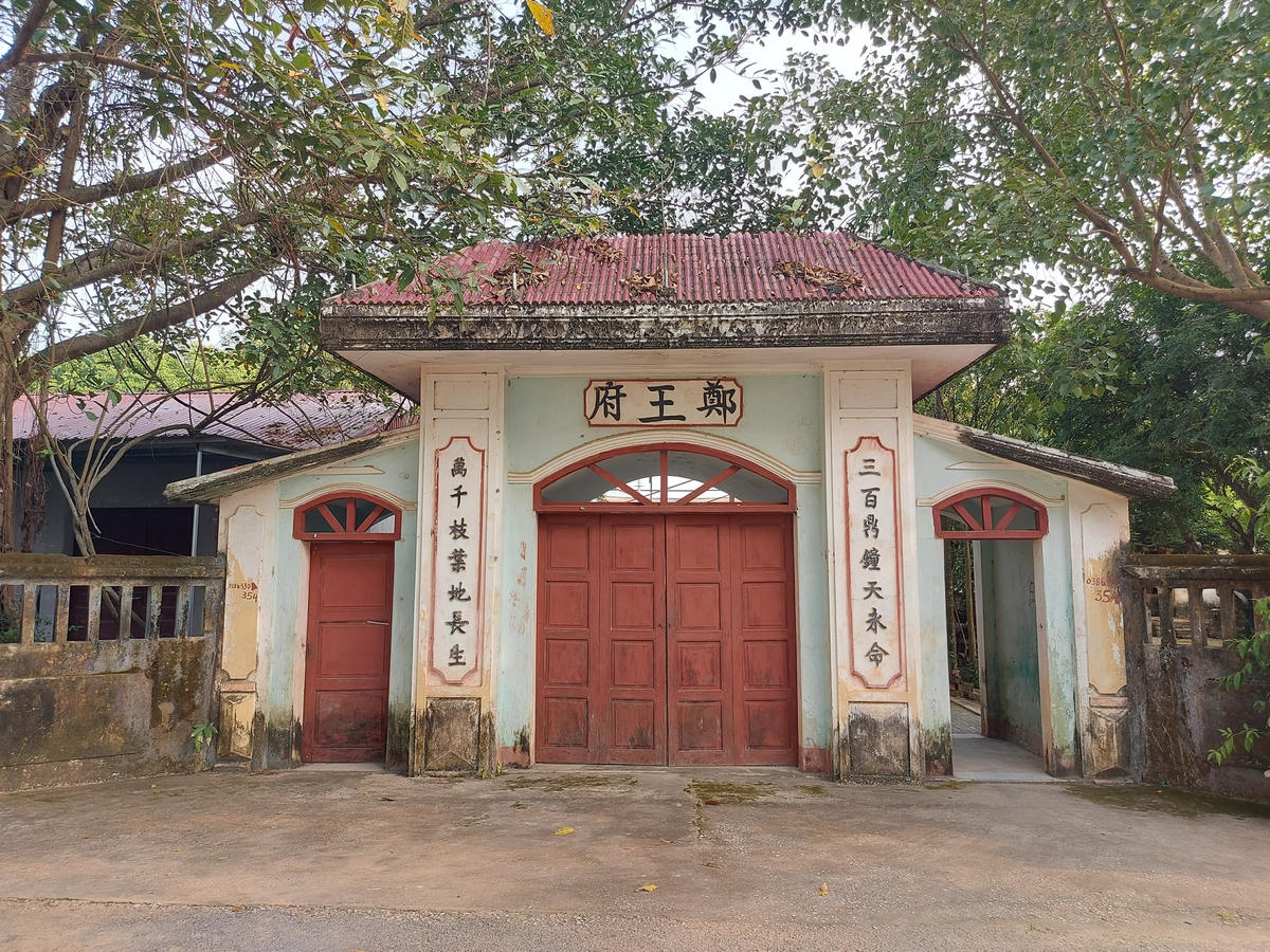 Từ năm 2010, UBND tỉnh Thanh Hóa đã tiến hành Dự án bảo tồn, tôn tạo và phát huy giá trị khu di tích lịch sử văn hóa phủ Trịnh, nghè Vẹt và lăng mộ Thành tổ Triết vương Trịnh Tùng. Đến năm 2015, dự án Tôn tạo Khu di tích phủ Trịnh, xã Vĩnh Hùng, huyện Vĩnh Lộc được Chủ tịch UBND tỉnh Thanh Hoá phê duyệt với kinh phí khoảng hơn 756 tỷ đồng.