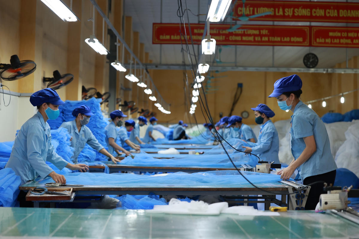 Tăng trưởng kinh tế được dự báo phụ thuộc đáng kể vào khả năng đa dạng hóa các thị trường xuất khẩu. Ảnh: Quang Vinh.  