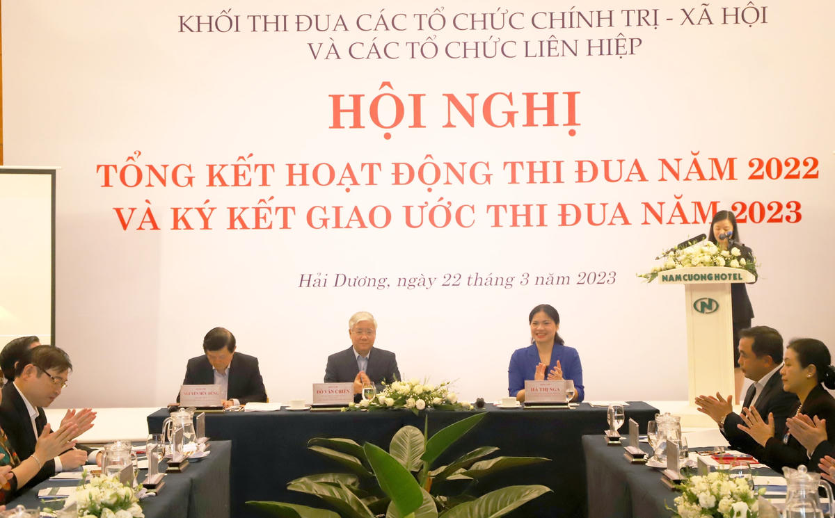 Chủ trì Hội nghị.