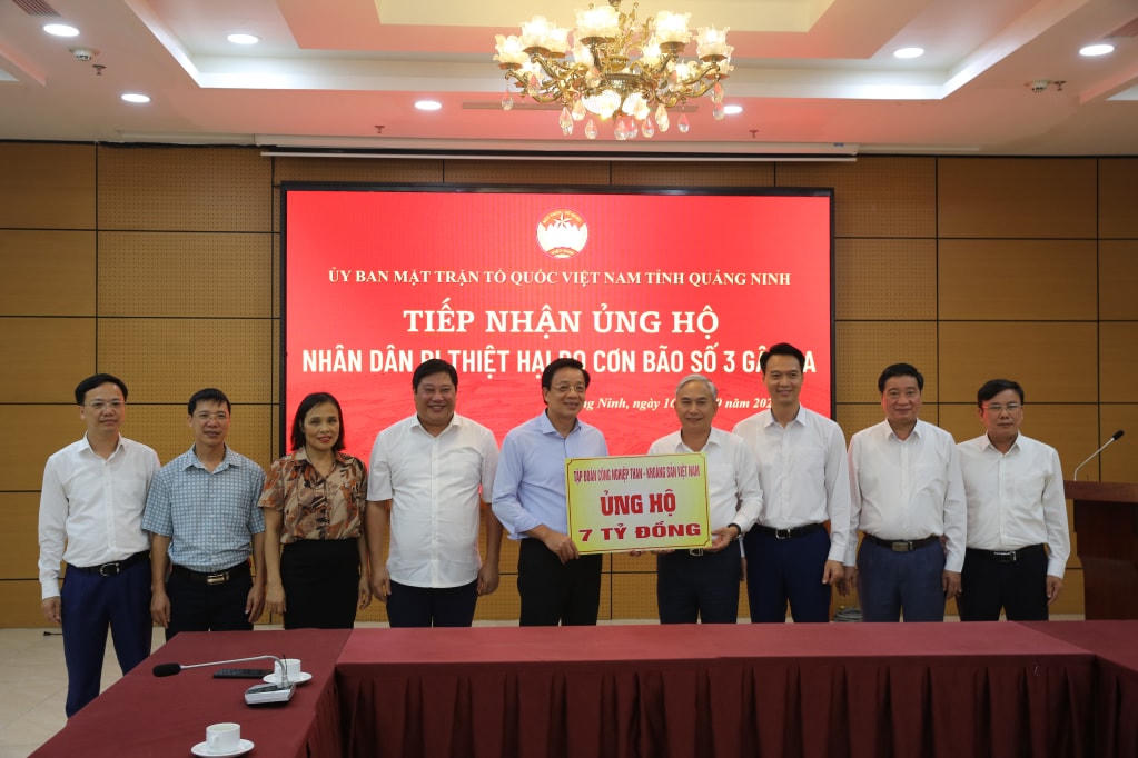 Ủy ban MTTQ Việt Nam tỉnh Quảng Ninh tiếp nhận 7 tỷ đồng của Tập đoàn TKV ủng hộ nhân dân tỉnh Quảng Ninh khắc phục thiệt hại do cơn bão số 3.