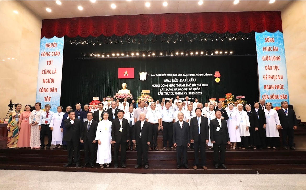 Nhân sự nhiệm kỳ mới của Ủy ban Đoàn kết Công giáo Việt Nam TP HCM ra mắt tại đại hội.