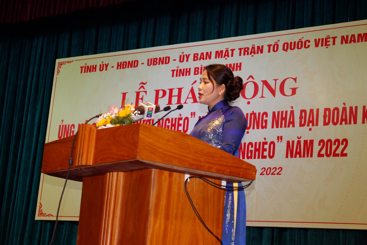 Chủ tịch Ủy ban MTTQ Việt Nam tỉnh Bình Định Nguyễn Thị Phong Vũ phát động tại buổi Lễ. 