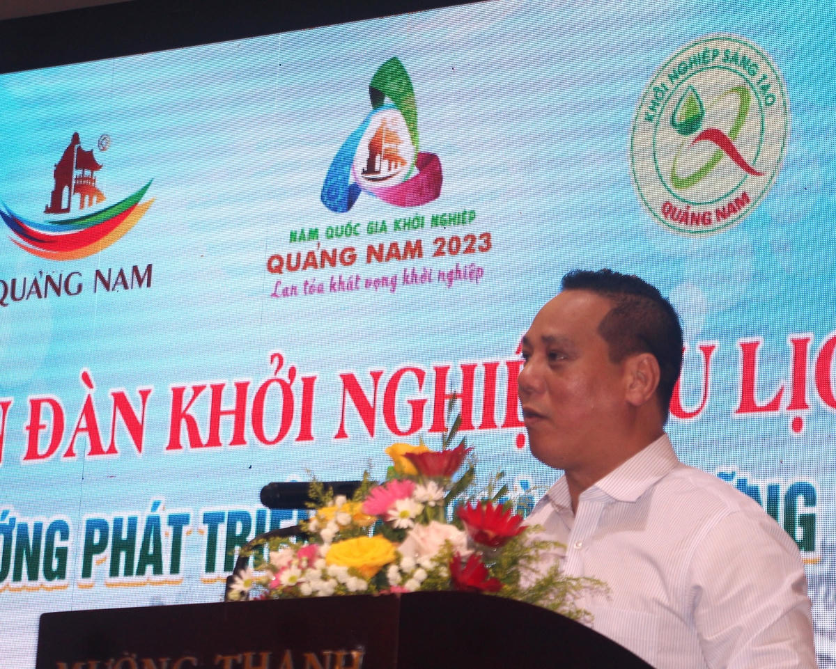 Ông Văn Bá Sơn, Phó Giám đốc Sở VHTTDL tỉnh Quảng Nam phát biểu khai mạc Diễn đàn.