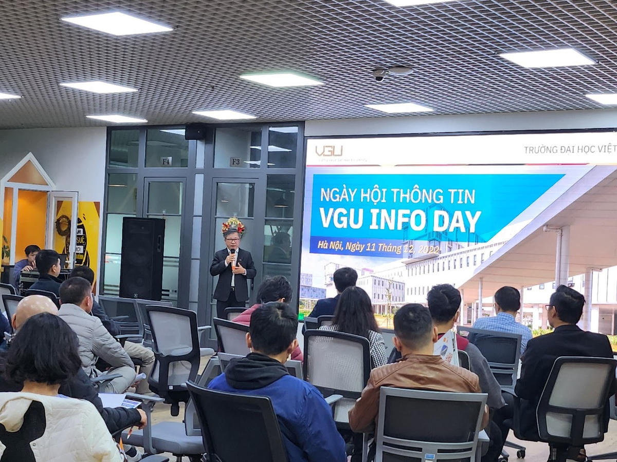 TS Hà Thúc Viên, Phó hiệu trưởng Trường Đại học Việt Đức thông tin tại hội thảo.