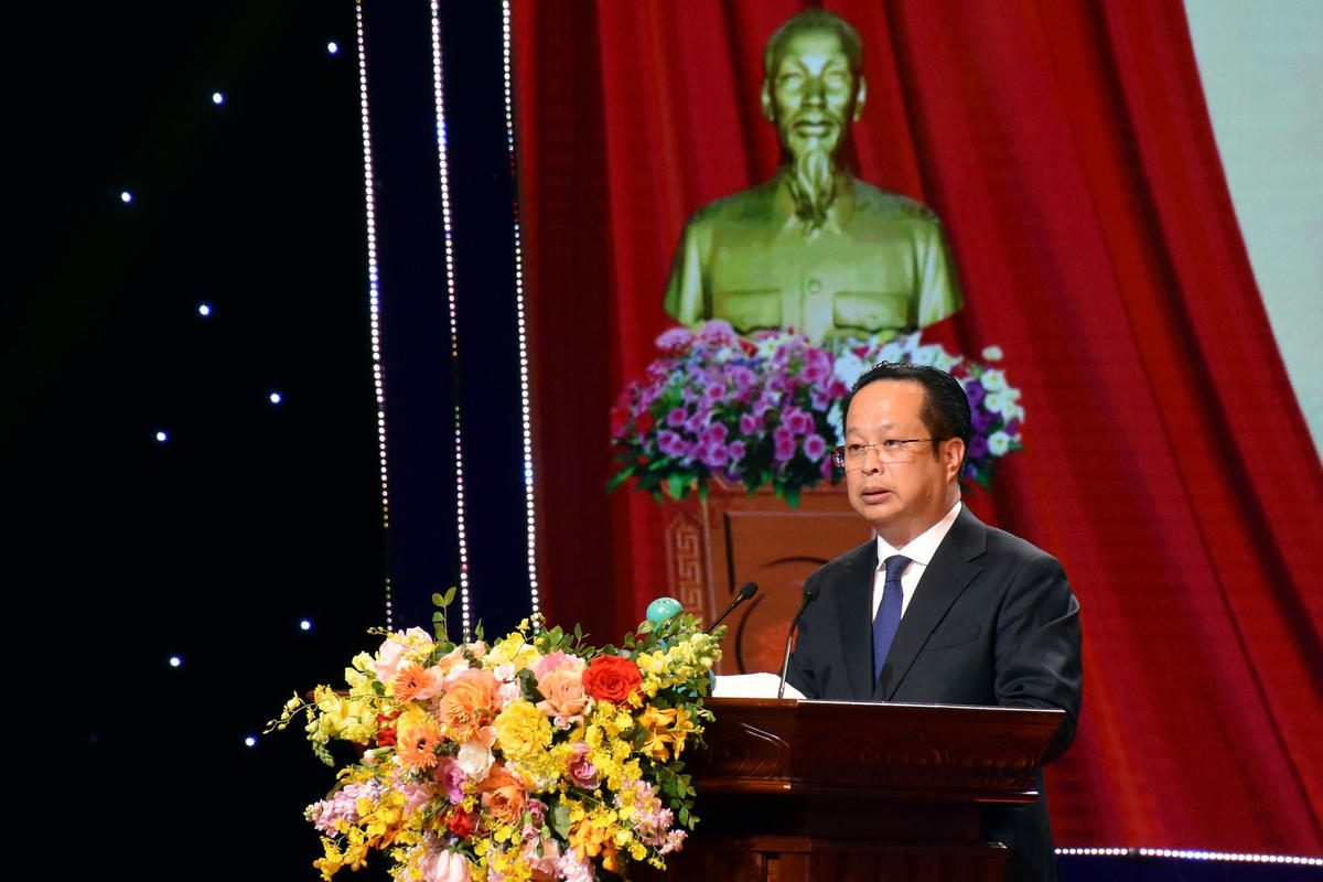 Ông Trần Thế Cương, Thành uỷ viên, Giám đốc Sở GDĐT Hà Nội phát biểu chào mừng Lễ kỷ niệm.