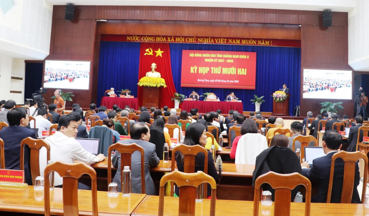 Các đại biểu tham dự kỳ họp thứ 12 HĐND tỉnh Quảng Nam khóa X.