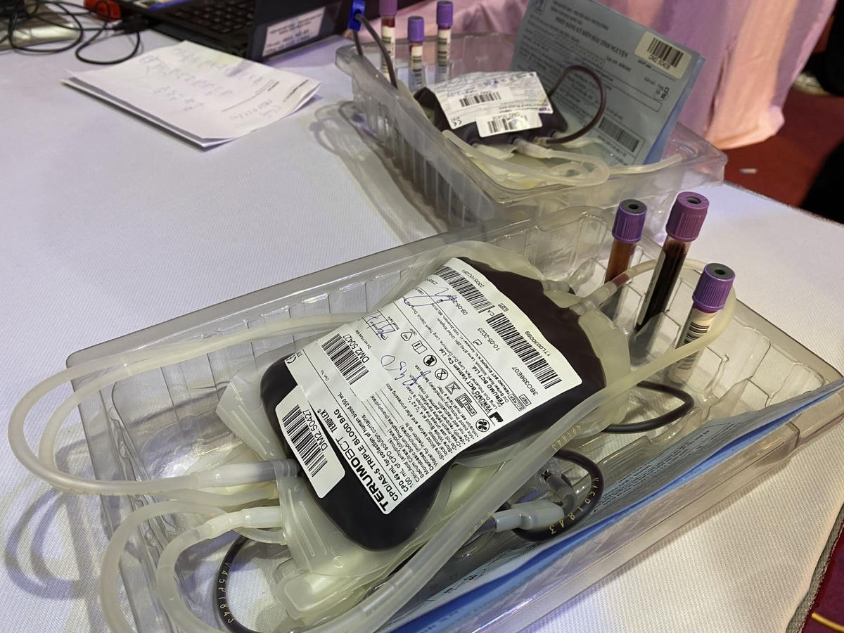 Những đơn vị máu quý giá sẽ cứu sống những người bệnh đang cần máu.