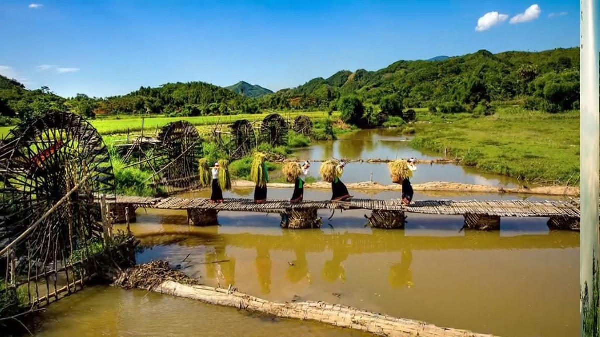 Một khúc suối bản Mường ở Thanh Sơn.