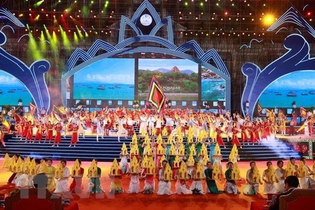 Chương trình nghệ thuật chào mừng Lễ kỷ niệm 370 năm xây dựng và phát triển tỉnh Khánh Hòa. Ảnh: Dương Giang/TTXVN.