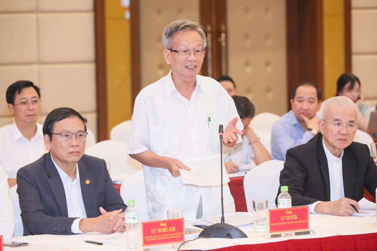 Ông Lê Truyền, Ủy viên Đoàn Chủ tịch UBTƯ MTTQ Việt Nam phát biểu. Ảnh: Quang Vinh.