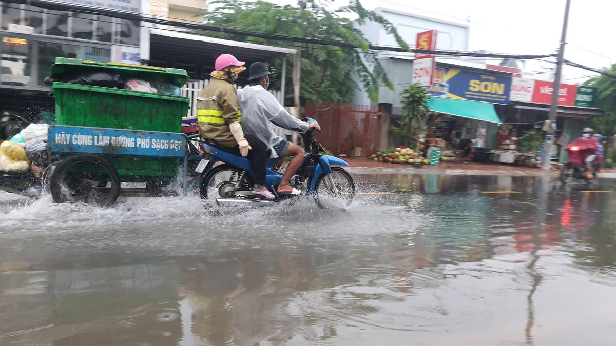 Người dân các khu dân cư ở TP Bạc Liêu khốn khổ vì triều cường