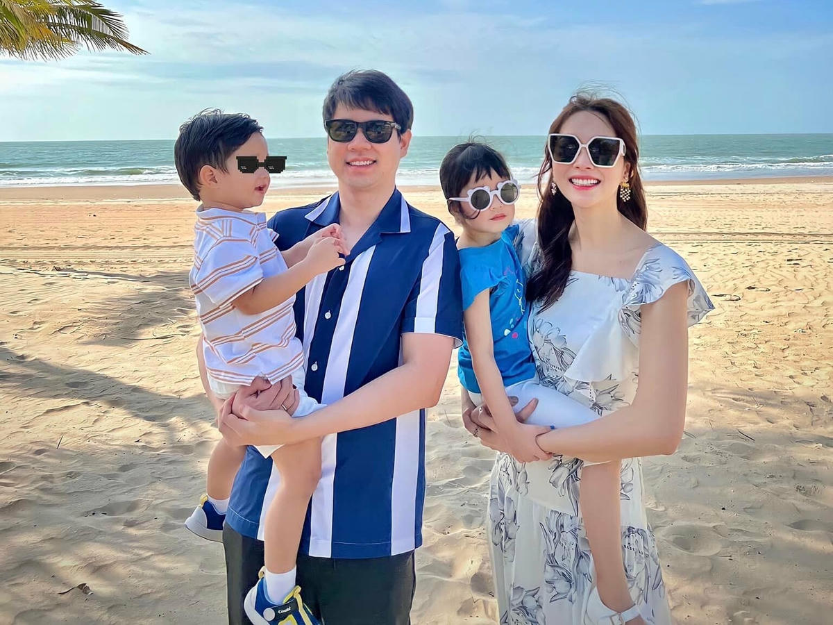 Bên cạnh nhan sắc xinh đẹp, Đặng Thu Thảo còn khiến dân tình ngưỡng mộ vì hôn nhân viên mãn.