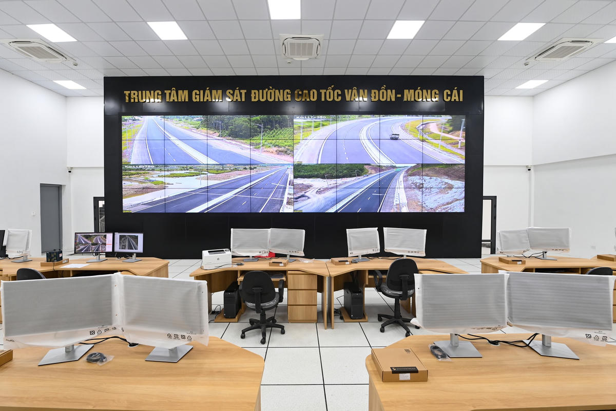 Hệ thống giao thông thông minh ITS được trang bị hiện đại ghi hình liên tục 24/24 giờ trong mọi điều kiện thời tiết.Hệ thống 66 camera an ninh liên tục truyền tải tín hiệu về trạm điều hành.