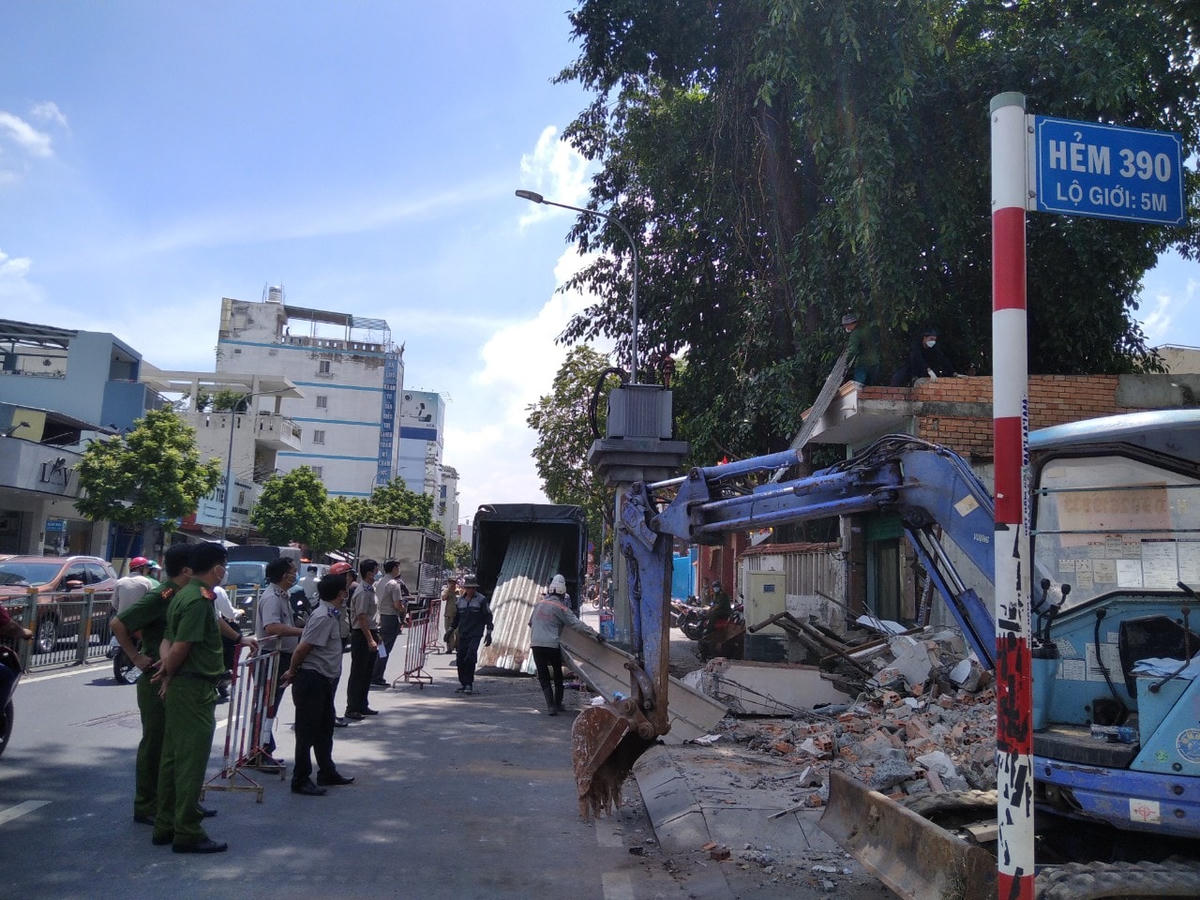 TPHCM tiến hành xử lý nhiều công trình xây dựng sai phép, không phép do lo ngại nguy cơ cháy nổ.
