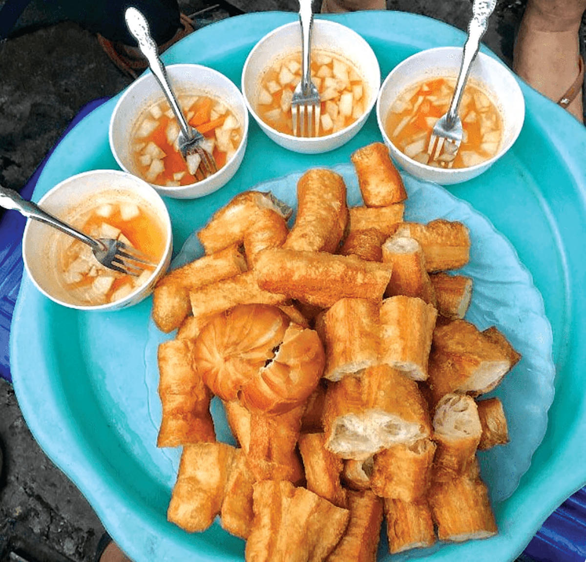 Đàn bà, đẹp hay không đẹp cũng đi ăn quà