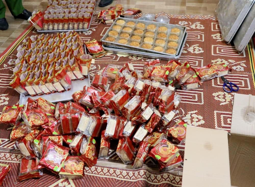 Phát hiện hơn 3 tạ bánh trung thu chưa được kiểm nghiệm chất lượng an toàn thực phẩm.