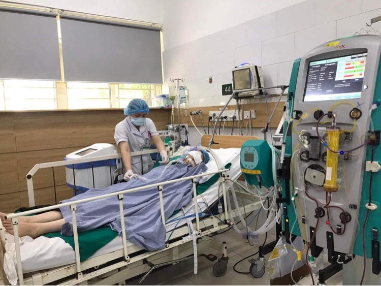Trẻ ngộ độc thuốc lá điều trị tại Bệnh viện Nhi trung ương. Ảnh: TL.