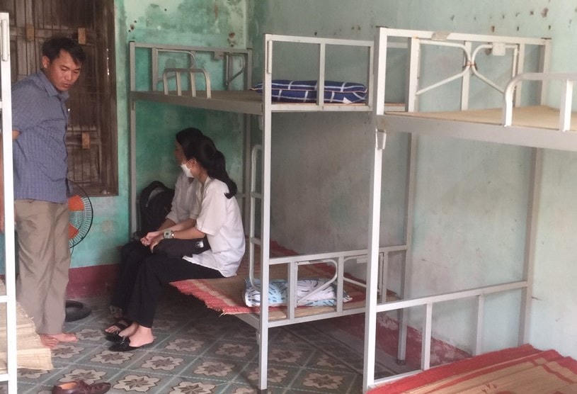 “Qua các tổ chức đoàn cơ sở chúng tôi thống kê số lượng thí sinh, người thân của thí sinh có nhu cầu nghỉ trưa để tham gia môn thi buổi chiều. Từ đó, chúng tôi đã phối hợp với các đơn vị chức năng bố trí phòng nghỉ cho thí sinh, người thân trong đợt này”, anh Phạm Xuân Khánh cho biết.