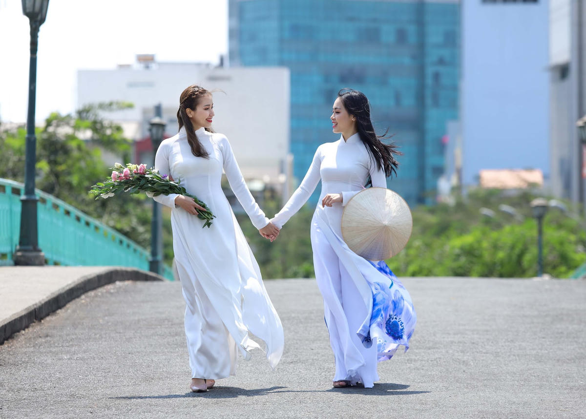 Áo dài truyền thống mang đậm bản sắc Việt Nam.  
