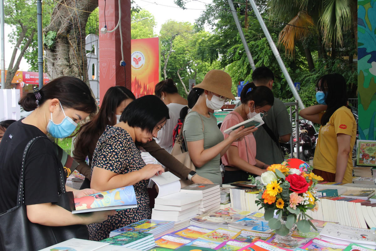 Hội Sách Hà Nội 2022 thu hút đông đảo độc giả 
