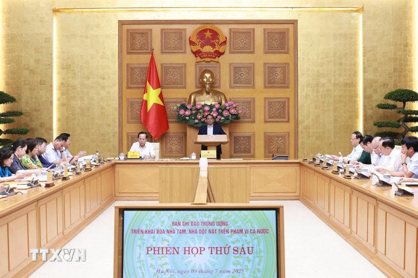 Thủ tướng Phạm Minh Chính chủ trì Phiên họp thứ 6 của BCĐ xoá nhà tạm, nhà dột nát. (Ảnh: Dương Giang/TTXVN)