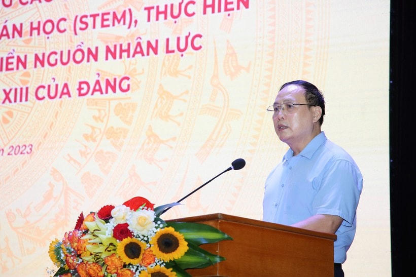 GS.TSKH Nguyễn Đình Đức phát biểu tại Hội thảo.