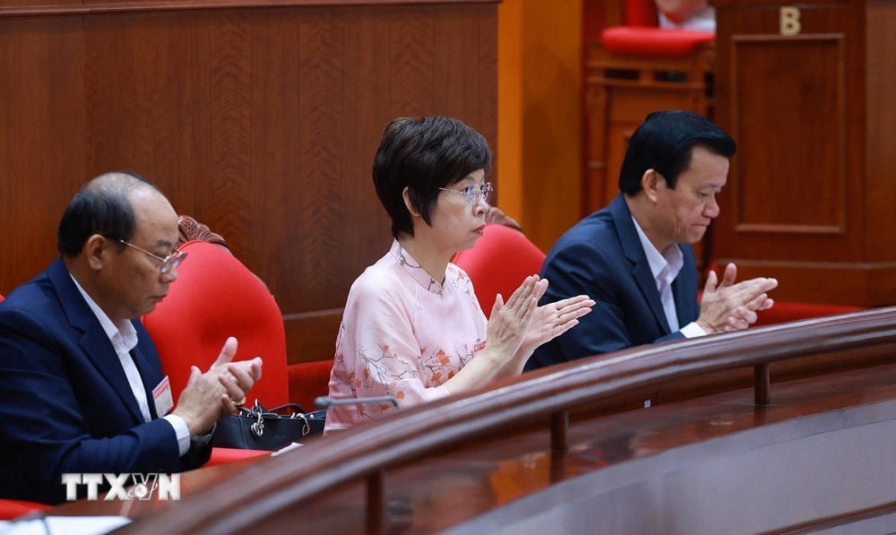 Các đại biểu tham dự khai mạc Hội nghị lần thứ 10 Ban Chấp hành Trung ương Đảng Cộng sản Việt Nam khóa XIII. (Ảnh: Dương Giang/TTXVN) TTXVN_1809 Tong Bi thu Ban Chap hanh Trung uong 11.jpg