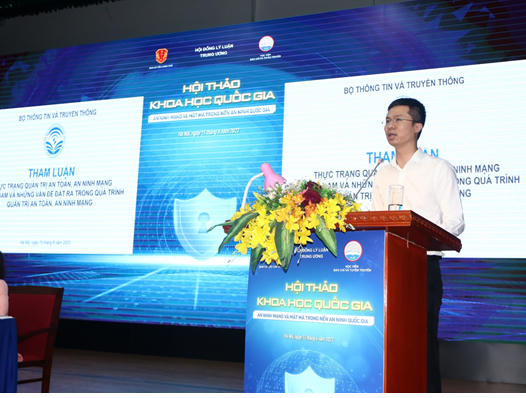 Ông Trần Đăng Khoa, Cục Phó Cục An toàn thông tin, Bộ Thông tin và Truyền thông tham luận tại Hội thảo với chủ đề: “Thực trạng quản trị an ninh mạng ở Việt Nam hiện nay và những vấn đề đặt ra trong quá trình quản trị an ninh mạng”.