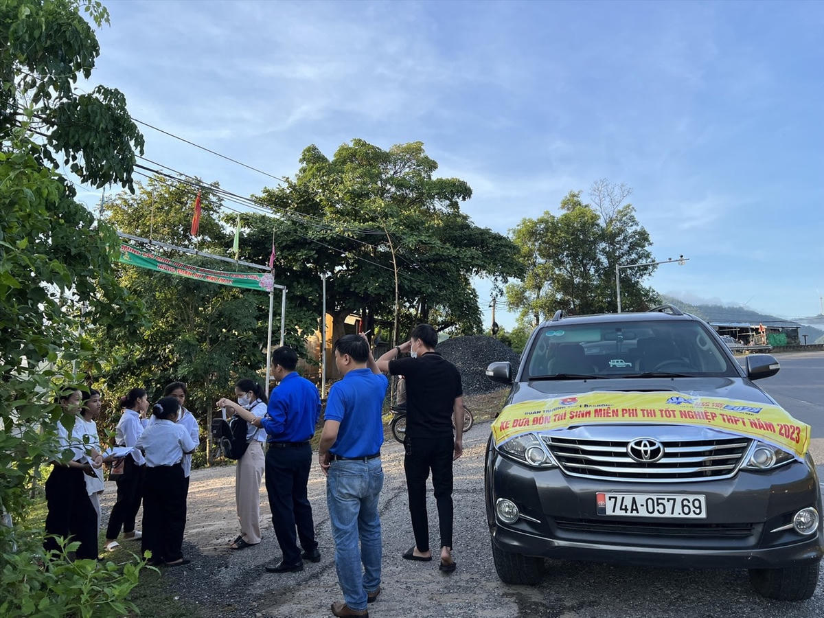 Chuẩn bị bữa cơm, sẵn sàng cây bút… hỗ trợ thí sinh dự thi tốt nghiệp