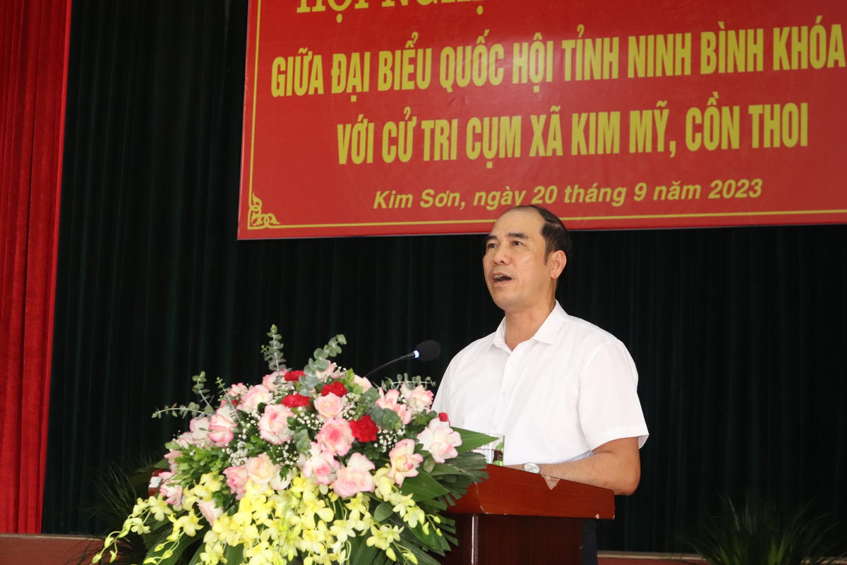 Cử tri Trần Văn Bảy (trú xã Kim Mỹ) trình bày ý kiến tại hội nghị.