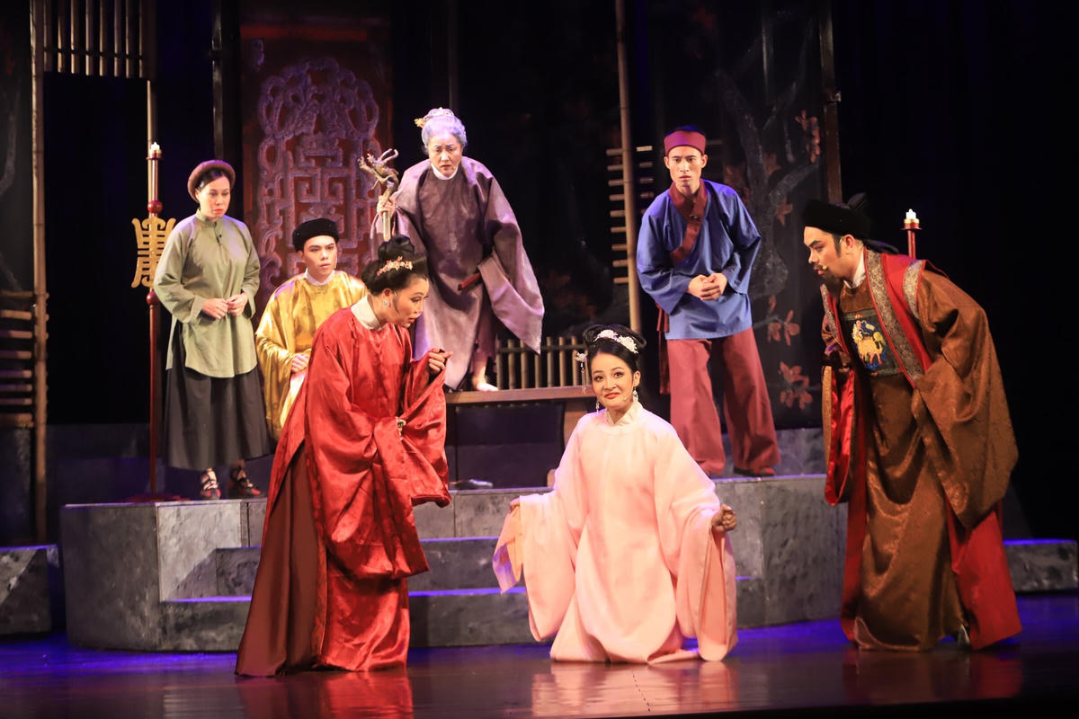 Cảnh trong vở “Huyền thoại gò Rồng ấp”.