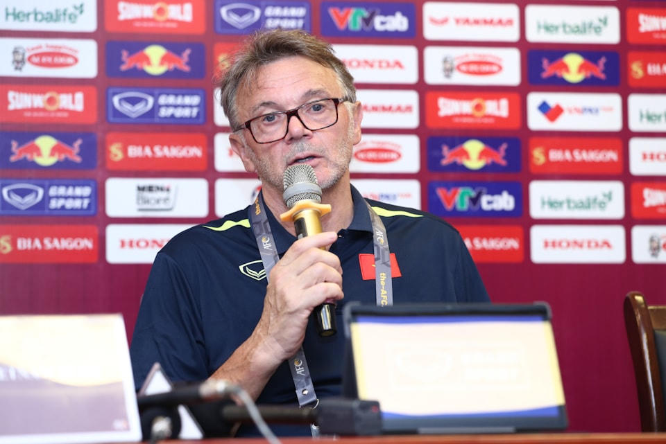 HLV Philippe Troussier. Ảnh: VFF.