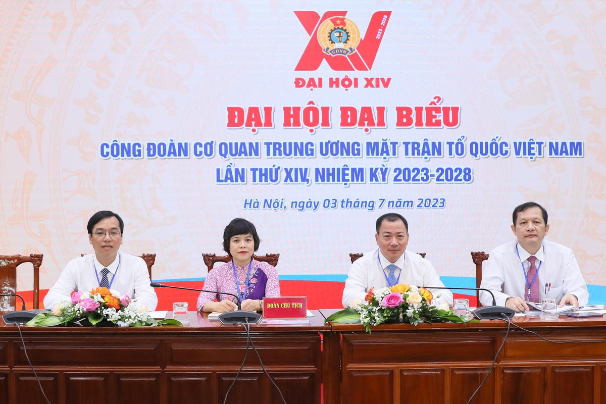 Đoàn Chủ tịch điều hành Đại hội.
