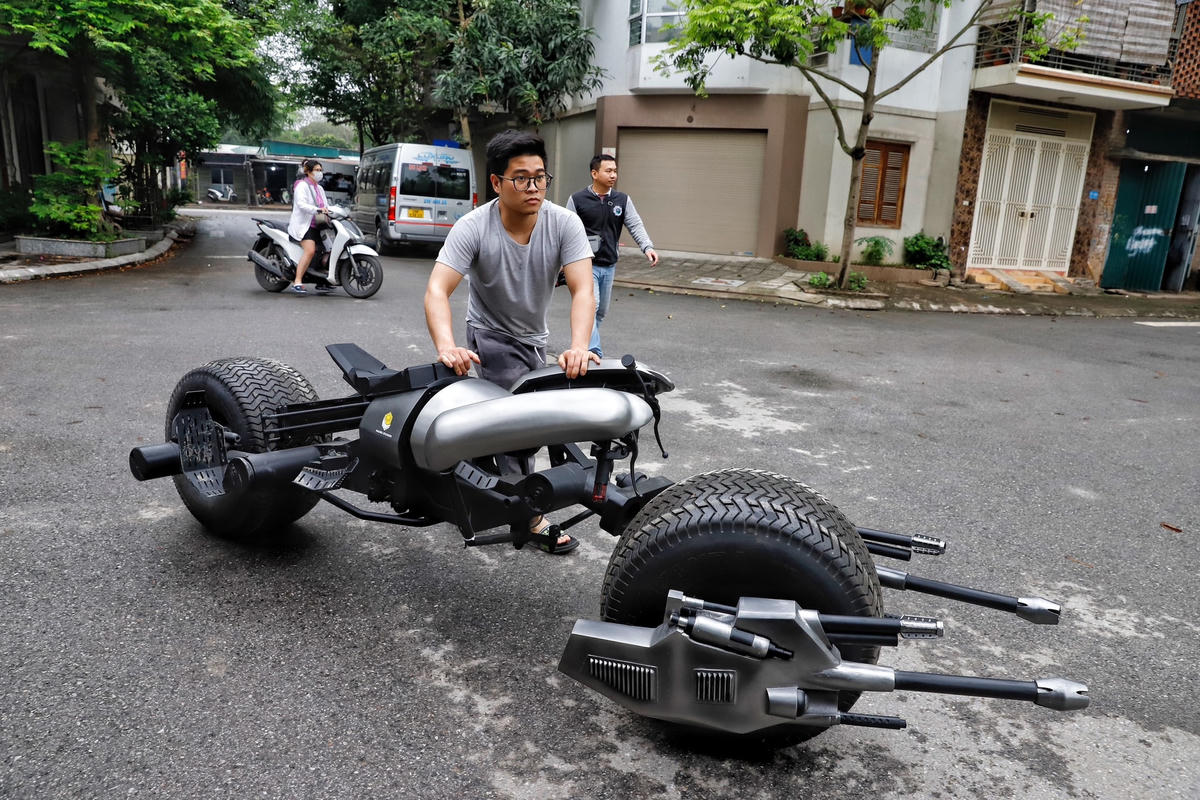 "Mục đích làm ra chiếc xe chủ yếu xuất phát từ niềm đam mê, và em sẽ mang chiếc xe đi triển lãm, trưng bày để những người yêu thích Người Dơi có thể thoải mái chụp ảnh, check-in", Nguyễn Đắc Chung nhấn mạnh.