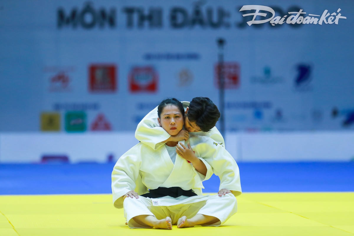 Màn biểu diễn của cặp đôi vận động viên này khá trơn tru ở những phút thi đấu đầu tiên.