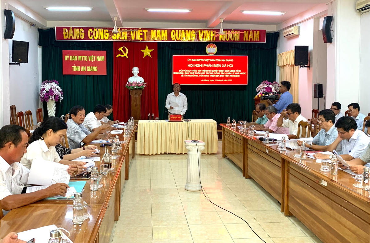 Quang cảnh hội nghị phản biện xã hội.