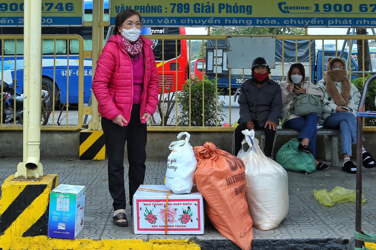 Người dân trở lại Thủ đô sau kỳ nghỉ lễ, giao thông Hà Nội ùn ứ