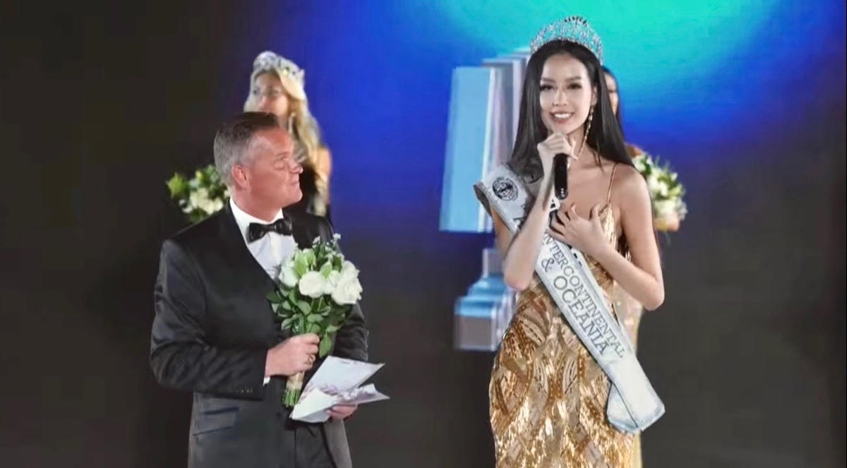 Bảo Ngọc thi ứng xử. 