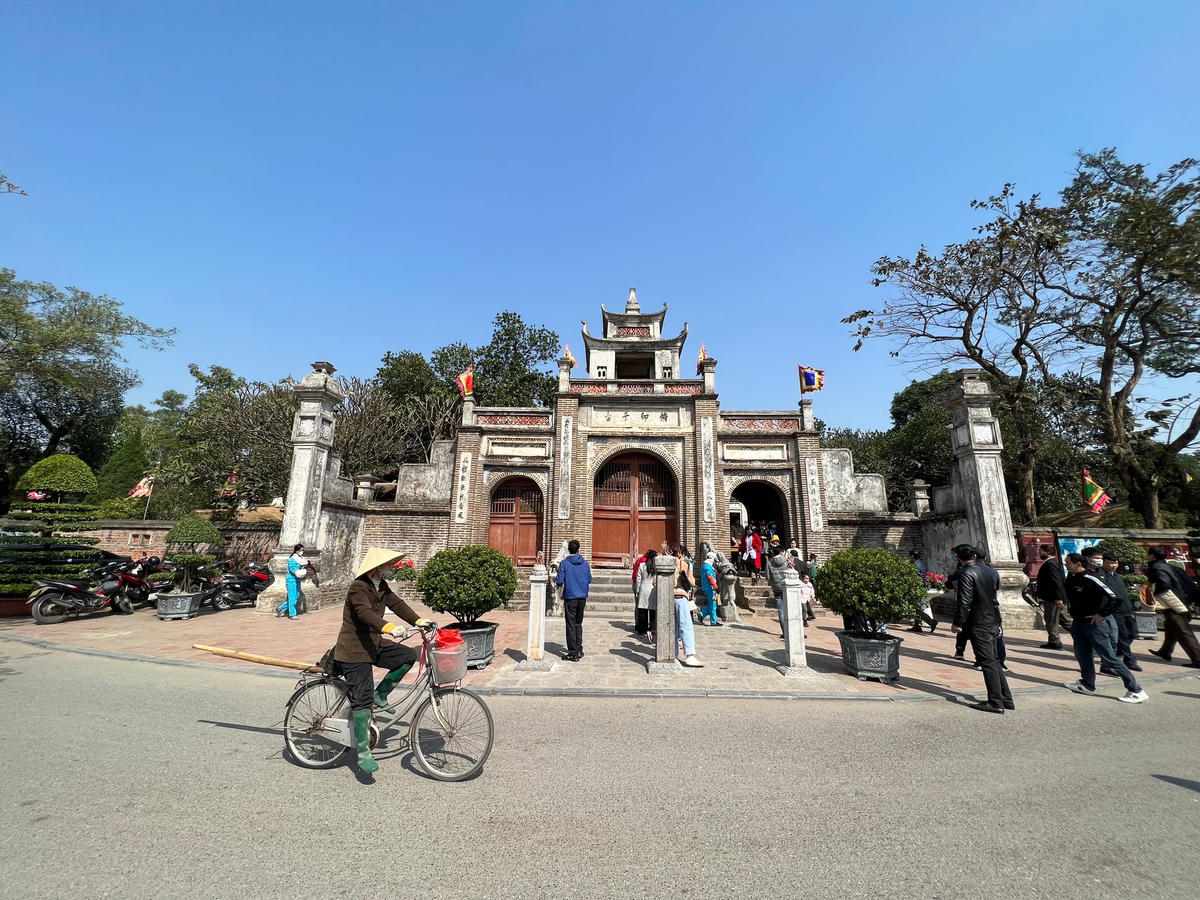 Cổng đền thờ An Dương Vương (xã Cổ Loa, huyện Đông Anh, Hà Nội).  