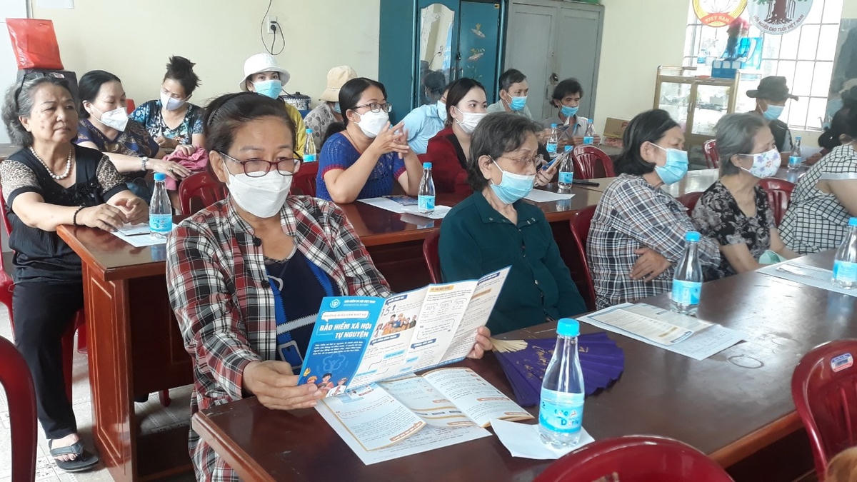 Lương hưu được xem là “bệ đỡ” cho người lao động khi về hưu.