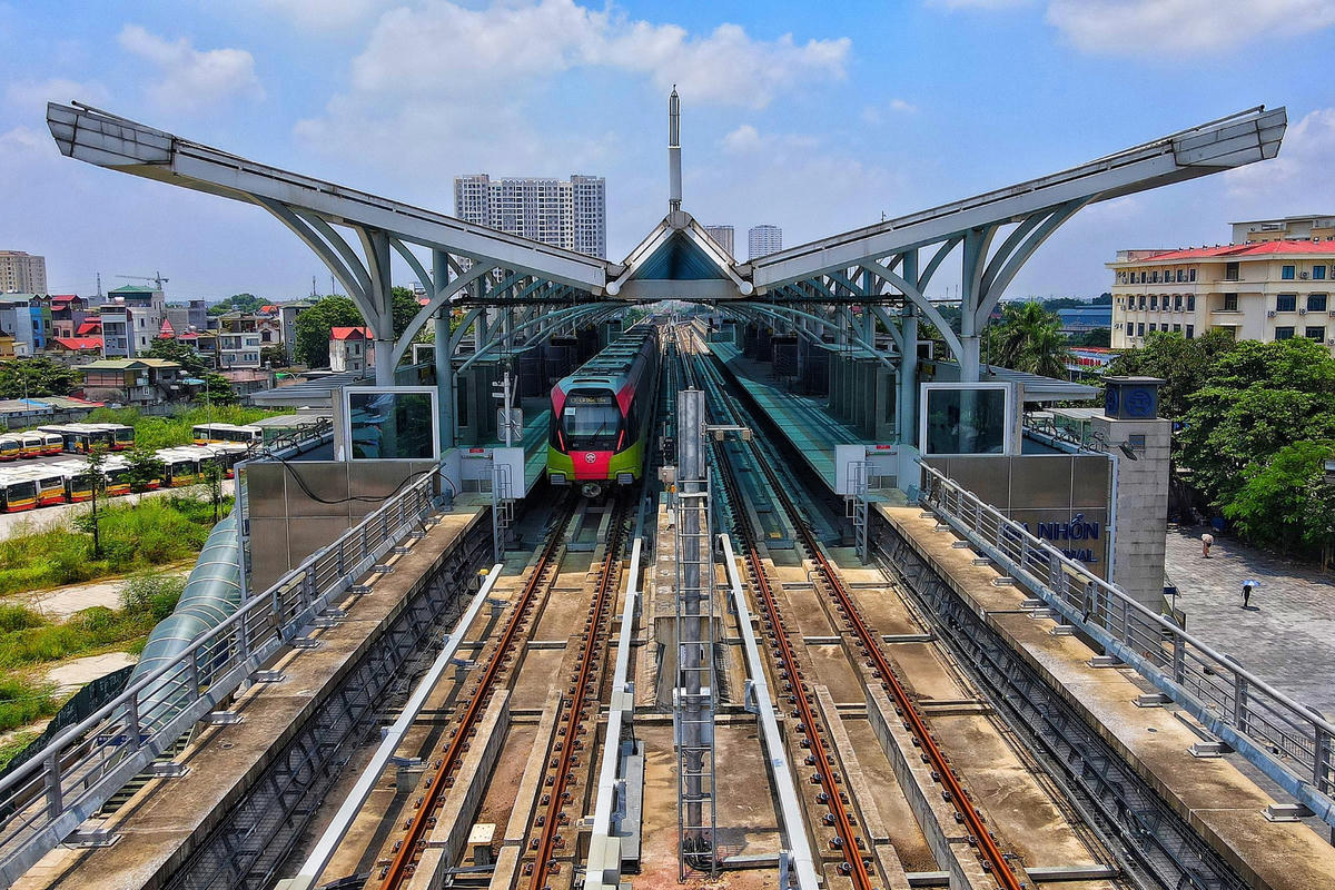 Hiện tiến độ của ga trên cao đã đạt trên 99,5% và đang chạy thử tàu.