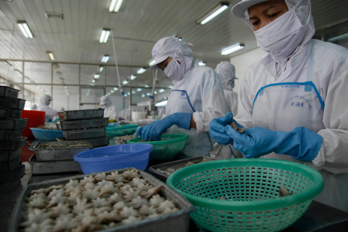 Giảm thuế giá trị gia tăng giúp kích cầu tiêu dùng, thúc đẩy sản xuất kinh doanh. Ảnh: Quang Vinh.