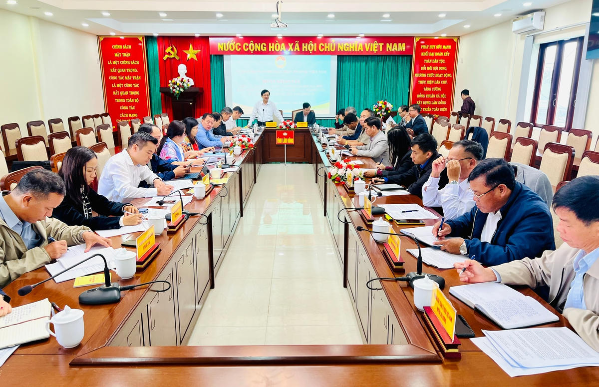 Ông Nguyễn Hữu Dũng, Phó Chủ tịch UBTƯ MTTQ Việt Nam ghi nhận đánh giá cao việc thực hiện Nghị quyết của Mặt trận tỉnh Lâm Đồng.