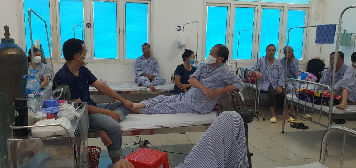 Thời gian qua, tình trạng thiếu thuốc, vật tư y tế xảy ra tại Bệnh viện Nam Định, kéo dài, ảnh hưởng đến việc chữa trị cho các bệnh nhân.