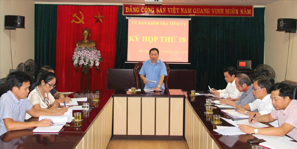Ông Vũ Hồng Hiên, Ủy viên Ban Thường vụ, Chủ nhiệm Ủy ban Kiểm tra Tỉnh ủy chủ trì cuộc họp. (Nguồn: Báo Hải Dương)