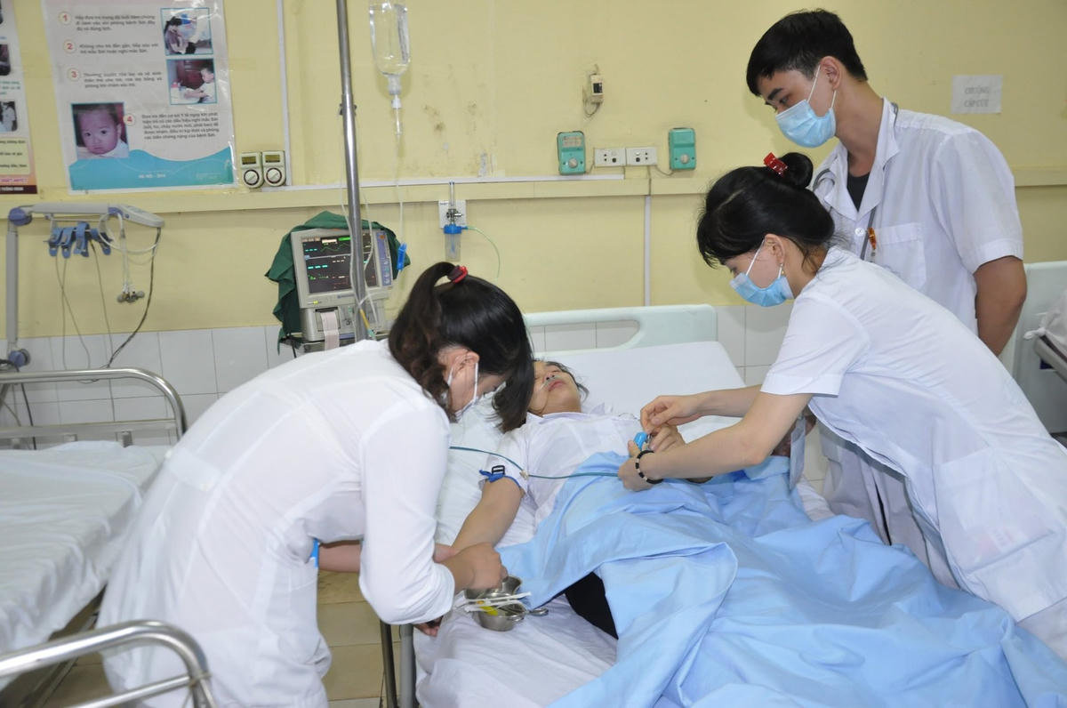 Ngành Y tế Thủ đô đang vượt qua nhiều khó khăn để đảm bảo sức khỏe nhân dân.