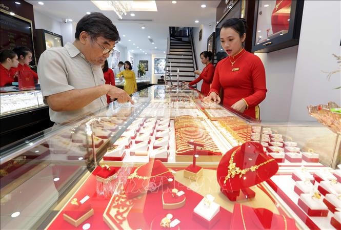 Mua bán vàng. Ảnh minh họa: TTXVN.