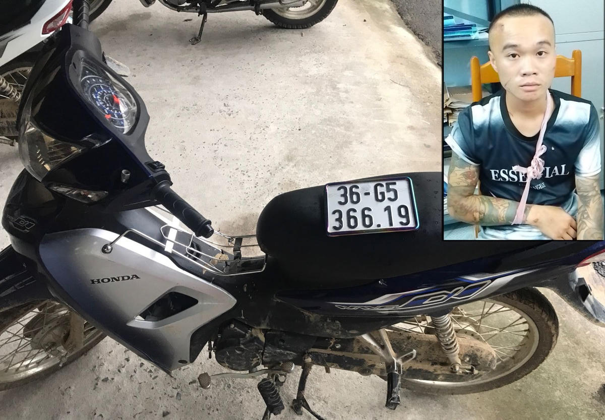 Trương Công Tuyền và chiếc xe máy gây tai nạn.
